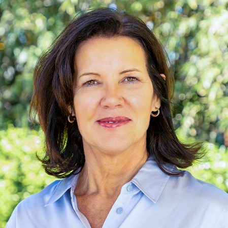 Headshot---Michelle-Burton